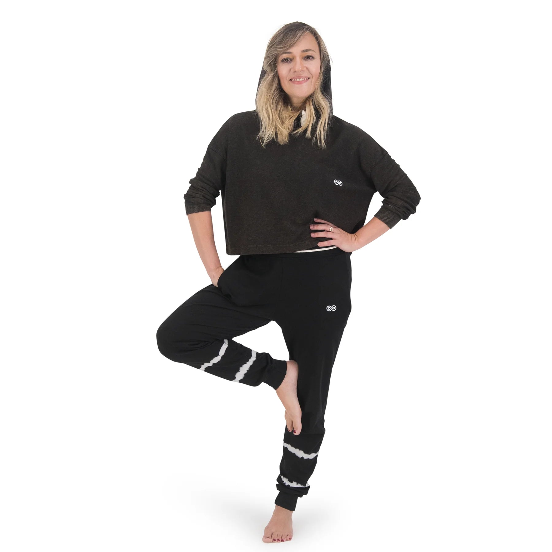 Crop Hoodie Sersana Holgada Negra Jaspeada Unisex