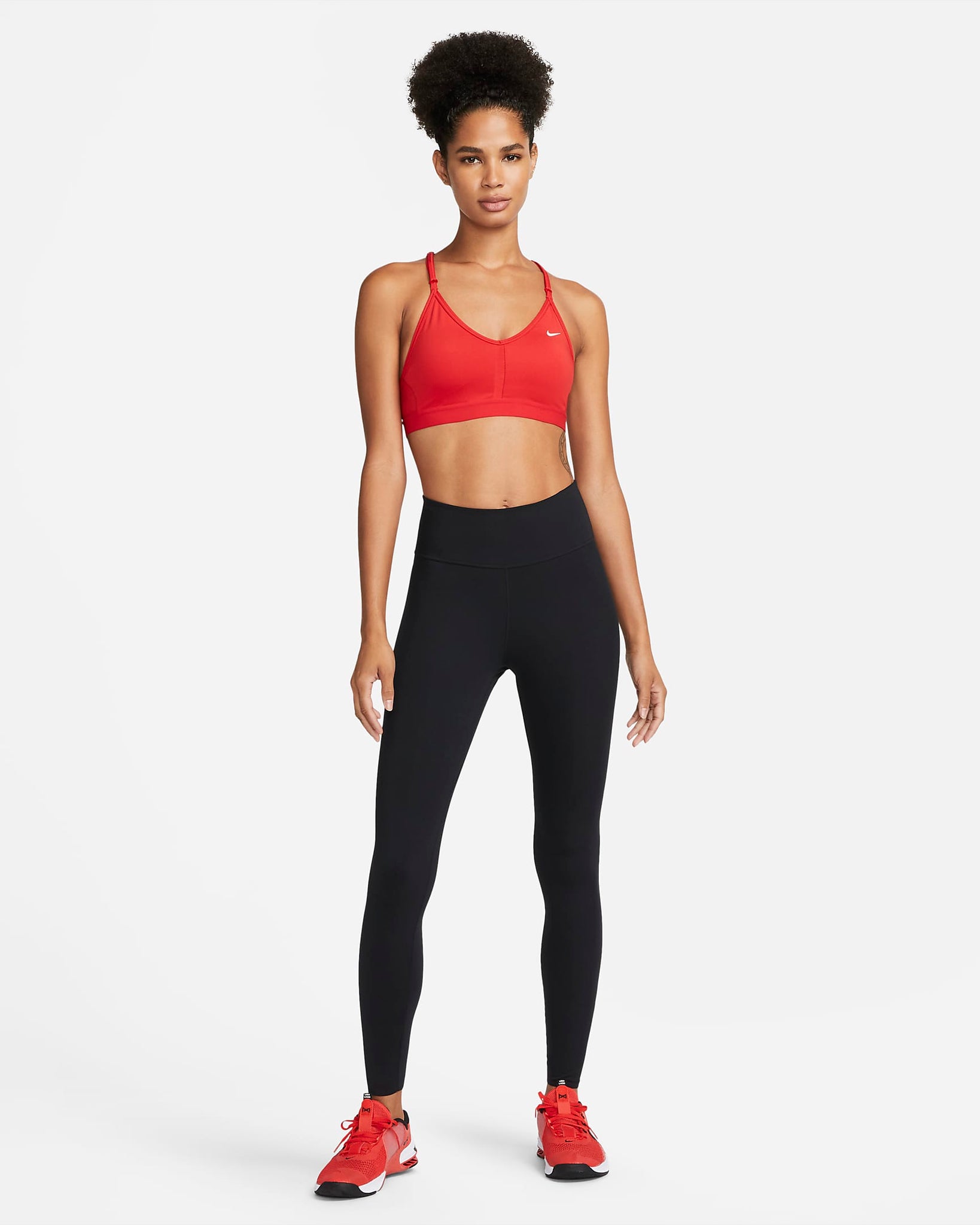 Nike Indy - Bra deportivo de baja sujeción acolchado con cuello en V para mujer