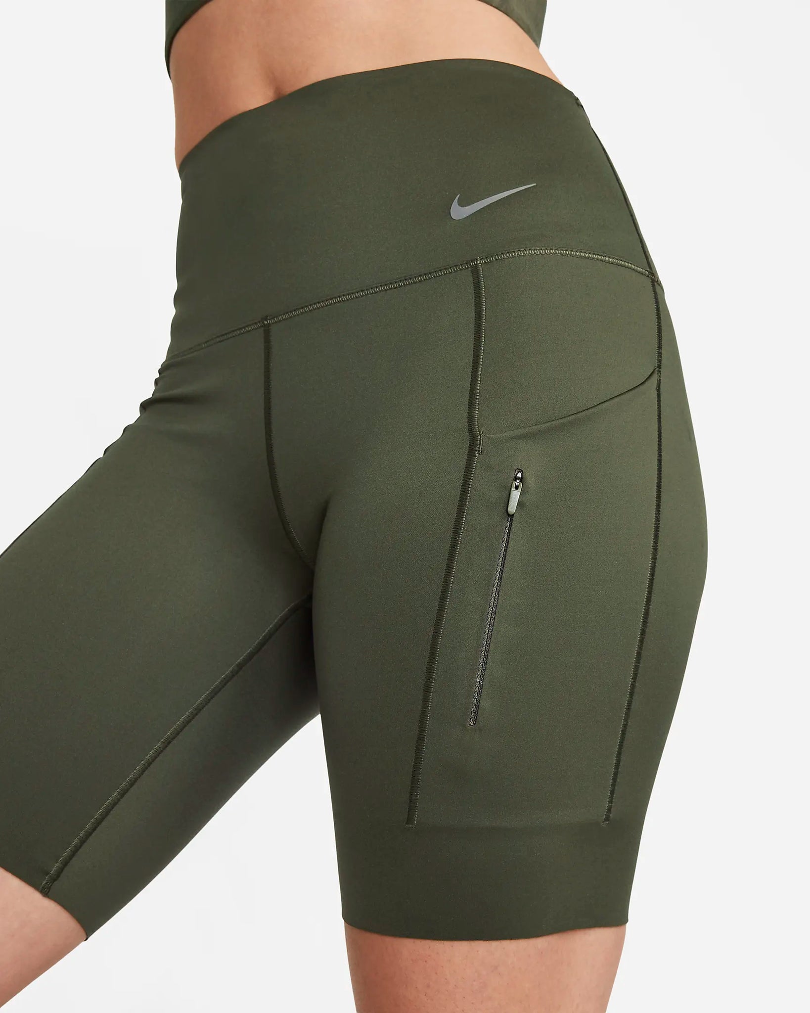 Nike Go - Shorts de ciclismo con bolsillos de tiro alto de 20 cm de sujeción firme para mujer
