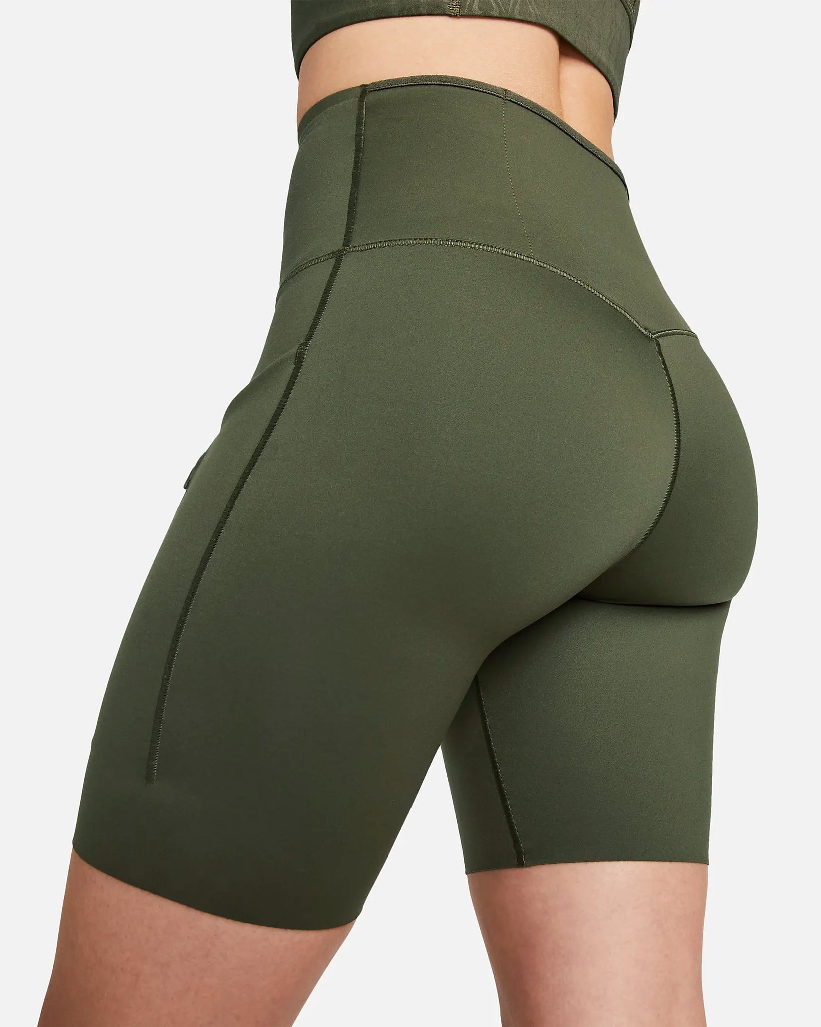 Nike Go - Shorts de ciclismo con bolsillos de tiro alto de 20 cm de sujeción firme para mujer