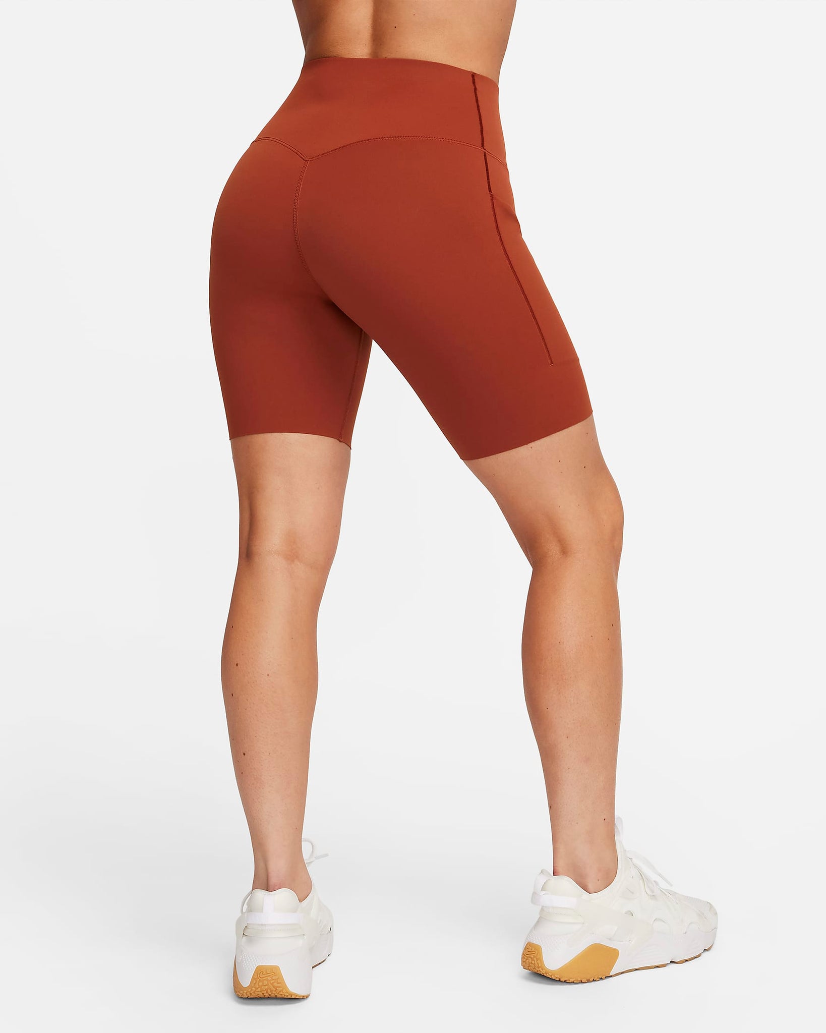 Nike Universa - Shorts de ciclismo con bolsillos de 20 cm de tiro alto y media sujeción para mujer